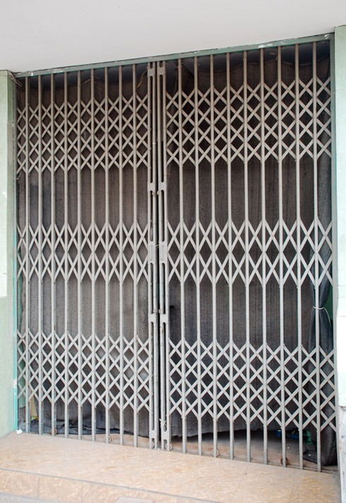 Người dân làm “tổ” trong hầm bộ hành - ảnh 2