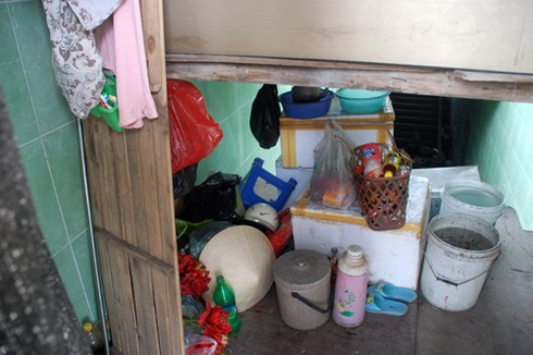 Người dân làm “tổ” trong hầm bộ hành - ảnh 5