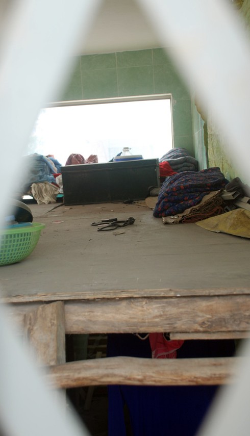 Người dân làm “tổ” trong hầm bộ hành - ảnh 7