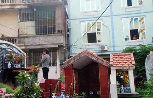 Sống gần nghĩa trang, nguy cơ rước họa vào thân - ảnh 4