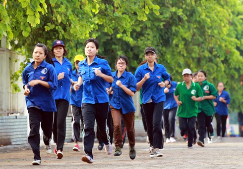 Sinh viên dầm mưa tập luyện “vì biển đảo quê hương” - ảnh 2