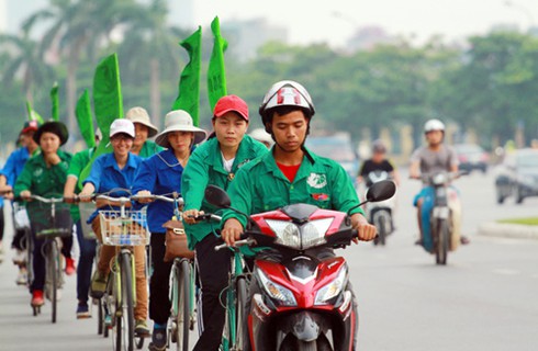 Sinh viên dầm mưa tập luyện “vì biển đảo quê hương” - ảnh 14