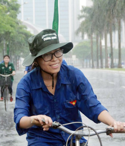 Sinh viên dầm mưa tập luyện “vì biển đảo quê hương” - ảnh 9