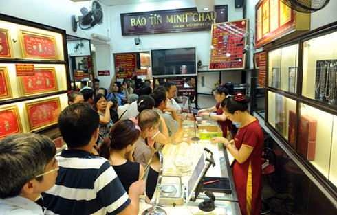 Đủ kiểu thót tim trong hiệu vàng ngày