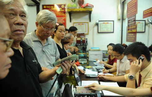 Đủ kiểu thót tim trong hiệu vàng ngày