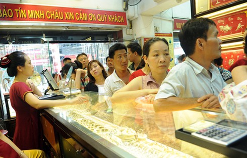 Đủ kiểu thót tim trong hiệu vàng ngày