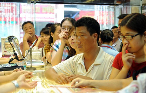 Đủ kiểu thót tim trong hiệu vàng ngày