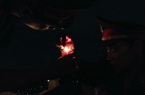 Xúc động Lễ thắp nến tri ân các anh hùng liệt sĩ - ảnh 3