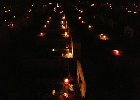 Xúc động Lễ thắp nến tri ân các anh hùng liệt sĩ - ảnh 5