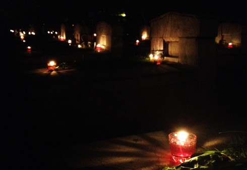 Xúc động Lễ thắp nến tri ân các anh hùng liệt sĩ - ảnh 6