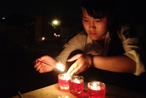 Xúc động Lễ thắp nến tri ân các anh hùng liệt sĩ - ảnh 7