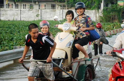 Kiếm bạc triệu nhờ cầu ngập - ảnh 8