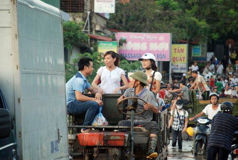 Kiếm bạc triệu nhờ cầu ngập - ảnh 12