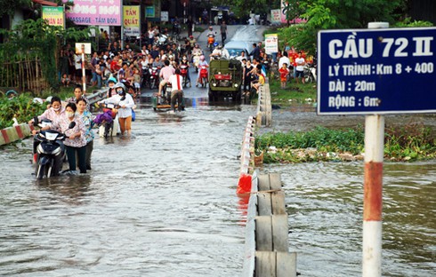 Kiếm bạc triệu nhờ cầu ngập - ảnh 2