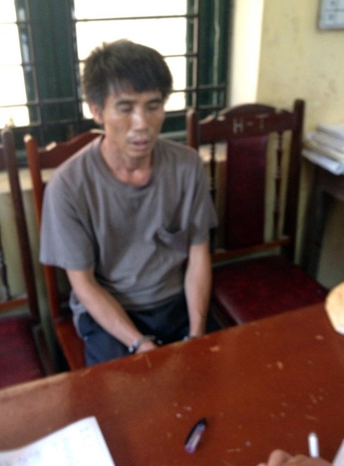 Sát hại vợ dã man bằng xà beng rồi trốn lên lầu trên - ảnh 2