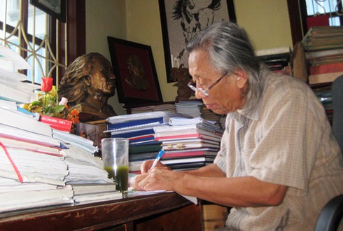 Kéo quan tài trên sông: Đau lòng phong tục thành hủ tục - ảnh 1