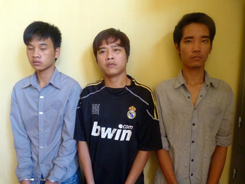 Bắt nhóm bảo kê tự làm