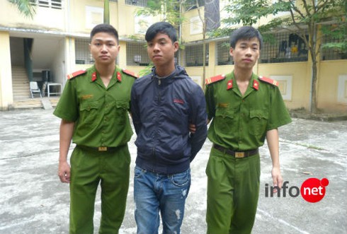 CSGT chạy bộ hàng km đuổi bắt cướp - ảnh 1