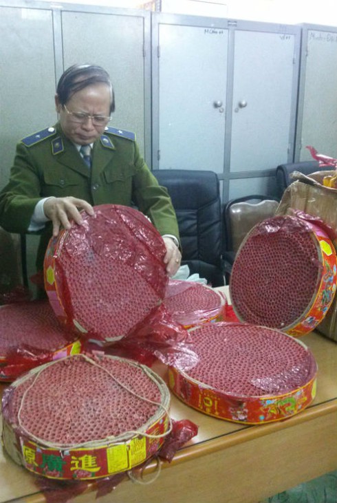 Hà Nội: Bắt xe chở 37kg pháo nhãn mác Trung Quốc - ảnh 2