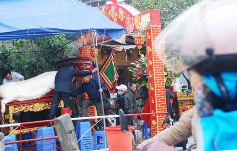 Hà Nội: Hàng nghìn người tháp tùng “ông lợn” - ảnh 9