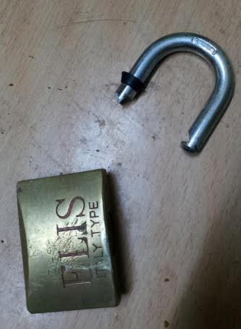 Hà Nội: Giữa ban ngày, trộm bẻ khóa