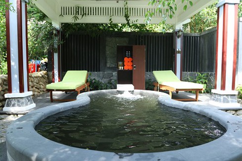 Đến núi Thần Tài tắm khoáng thảo dược - ảnh 1