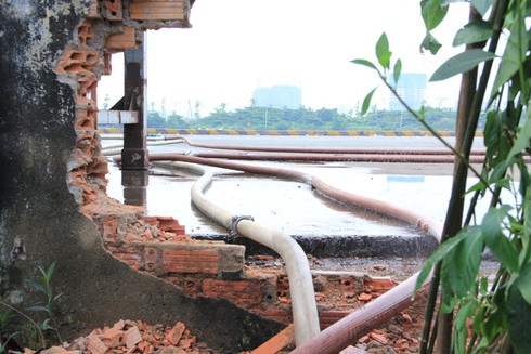 Vụ cháy lớn tại cảng Sài Gòn: Các lực lượng vẫn đang nỗ lực dập lửa - ảnh 9