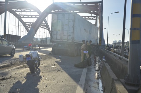TP Hồ Chí Minh: Trong một buổi sớm có 2 vụ tai nạn, 3 người chết - ảnh 2