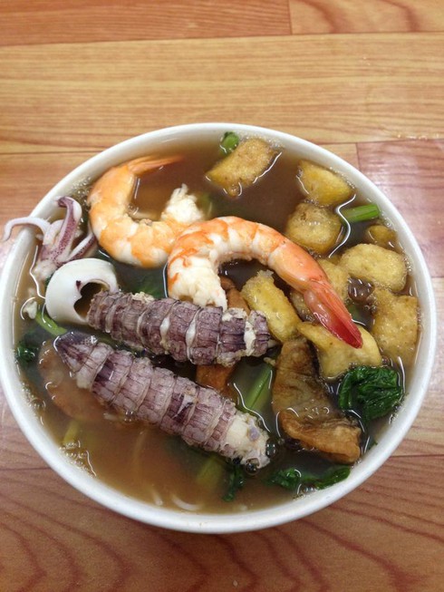 Bún Thái hải sản chua cay hấp dẫn ngày đông Hà Nội - ảnh 1