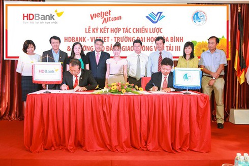 HDBank ký kết hợp tác chiến lược với Cao đẳng Giao thông Vận tải III - ảnh 1