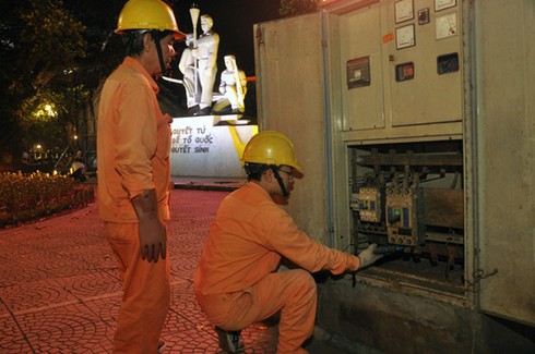 Những người âm thầm giữ nguồn sáng trong ngày Đại lễ - ảnh 2