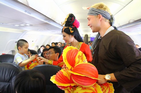 Vui trung thu trên độ cao 10,000m - ảnh 1