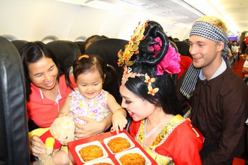 Vui trung thu trên độ cao 10,000m - ảnh 3