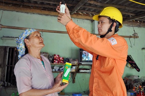EVN HANOI triển khai nhiều hoạt động trong tháng tri ân khách hàng - ảnh 1