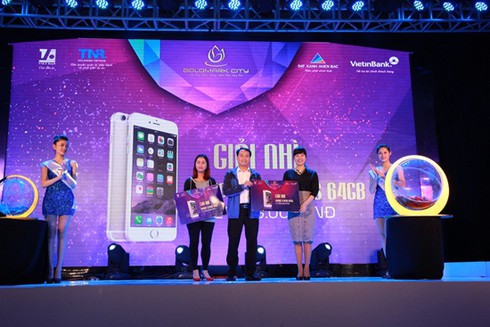 Nhận Iphone 6s plus trong sự kiện khai trương căn hộ mẫu Goldmark city - ảnh 3