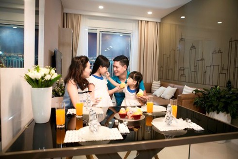 Nhà đầu tư sành điệu mê hàng hiệu - ảnh 1