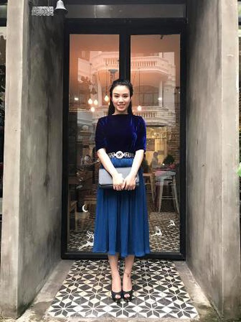 Hot girl Linh Miu dù cổ họng đau rát vẫn livestream hát tặng Fan - ảnh 1