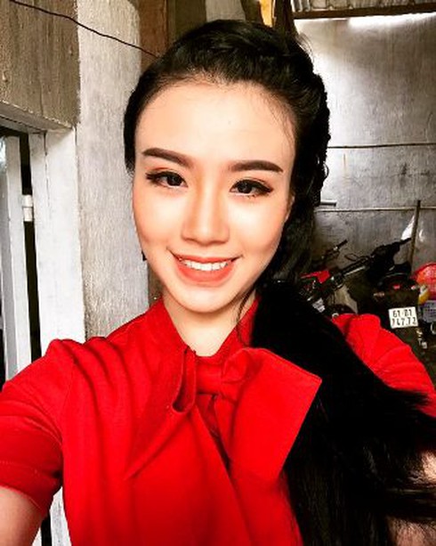 Hot girl Linh Miu dù cổ họng đau rát vẫn livestream hát tặng Fan - ảnh 2