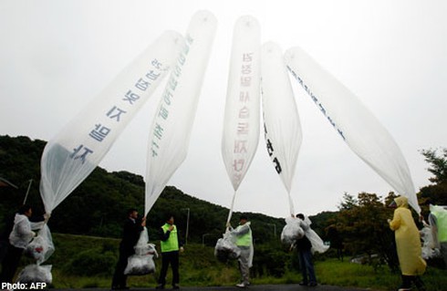 Triều Tiên lại dùng bóng bay rải truyền đơn chống Hàn Quốc - ảnh 1