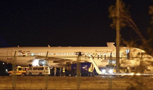 Nga yêu cầu Thổ Nhĩ Kỳ giải thích vụ giữ máy bay Syria - ảnh 1