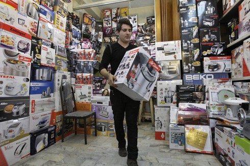 Mỹ lên kế hoạch làm tê liệt nền kinh tế Iran - ảnh 1