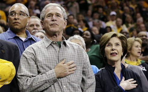 Cựu tổng thống Bush: “Tôi thấy thoải mái với những gì đã làm” - ảnh 1