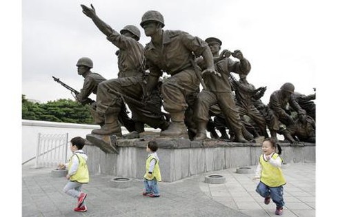 Triều Tiên kêu gọi ký Hiệp ước hòa bình vĩnh viễn với Hàn Quốc - ảnh 1