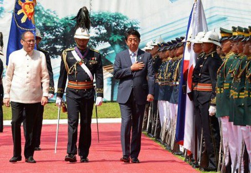 Abe thề giúp Philippines tăng cường khả năng bảo vệ bờ biển - ảnh 1