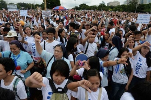 Philippines: Hàng chục ngàn người biểu tình phản đối tham nhũng - ảnh 1
