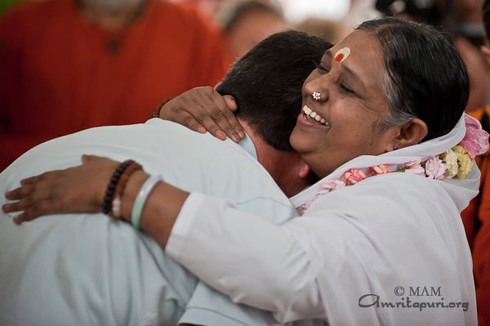 Gặp người phụ nữ đã ôm hôn hơn 30 triệu người - ảnh 2