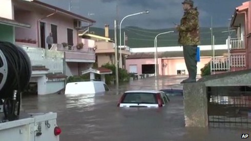 Lũ lụt nhấn chìm một hòn đảo, Italia ban bố tình trạng khẩn cấp - ảnh 3