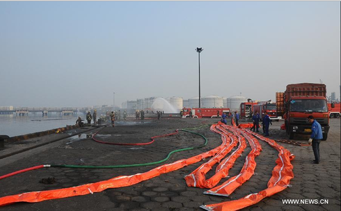 Chùm ảnh vụ nổ đường dẫn dầu kinh hoàng ở Trung Quốc - ảnh 3