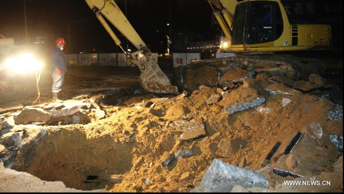 Chùm ảnh vụ nổ đường dẫn dầu kinh hoàng ở Trung Quốc - ảnh 6