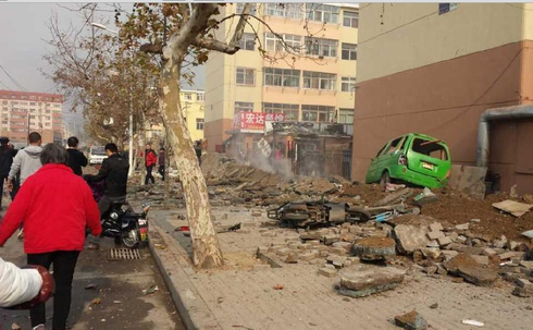 Chùm ảnh vụ nổ đường dẫn dầu kinh hoàng ở Trung Quốc - ảnh 8